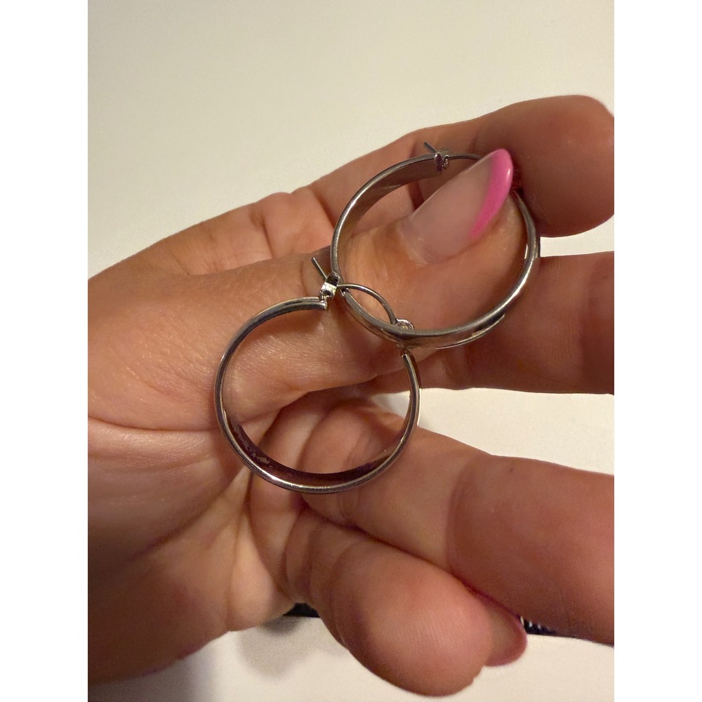 Silver Tone Medium Hoop Earrings Polished Round Latch Back 1 Inch Diameter - Picture 2 of 3
